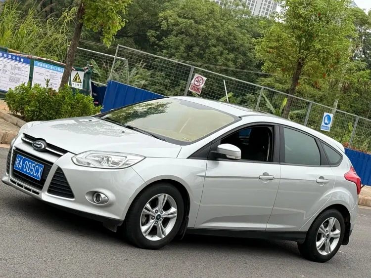 Ford Focus 2012 Hatchback 1.6L Automatic Trend