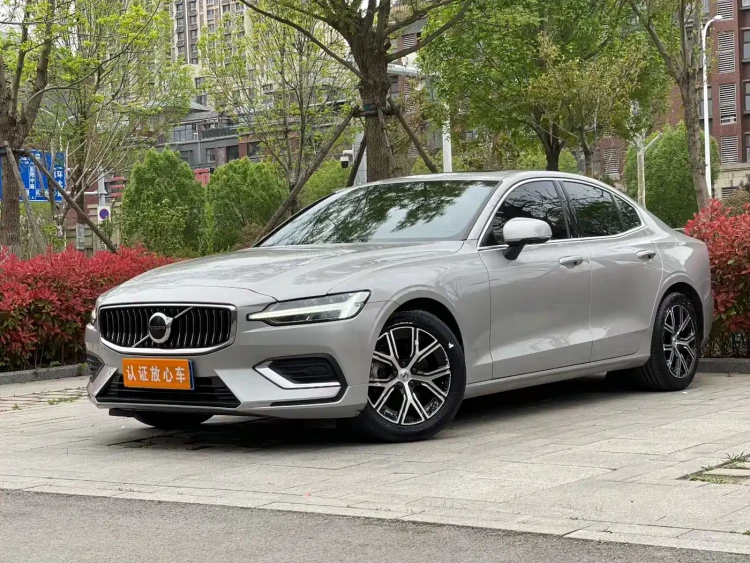 Volvo S60 2023 B4 Smart Comfort Luxury Edition