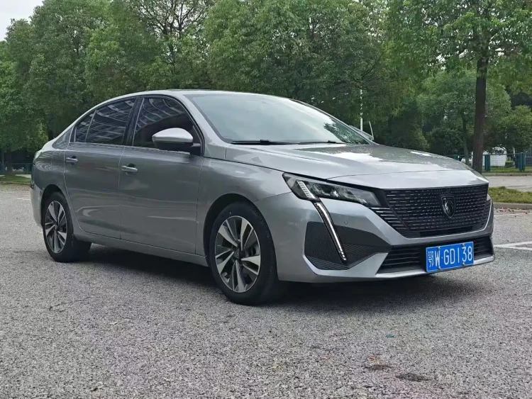 Peugeot 408 2022 1.6T Light Chaser Edition
