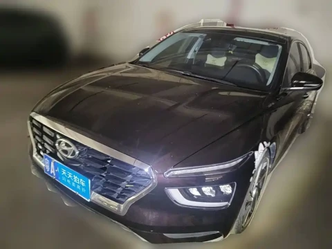 Hyundai Mistra 2021 1.8L CVT LUX Premium