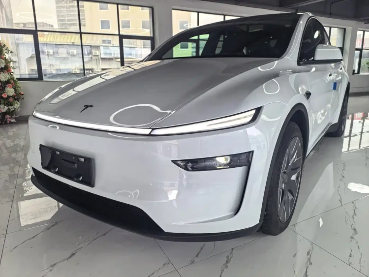 Tesla Model Y L 2025 Facelift Long Range AWD