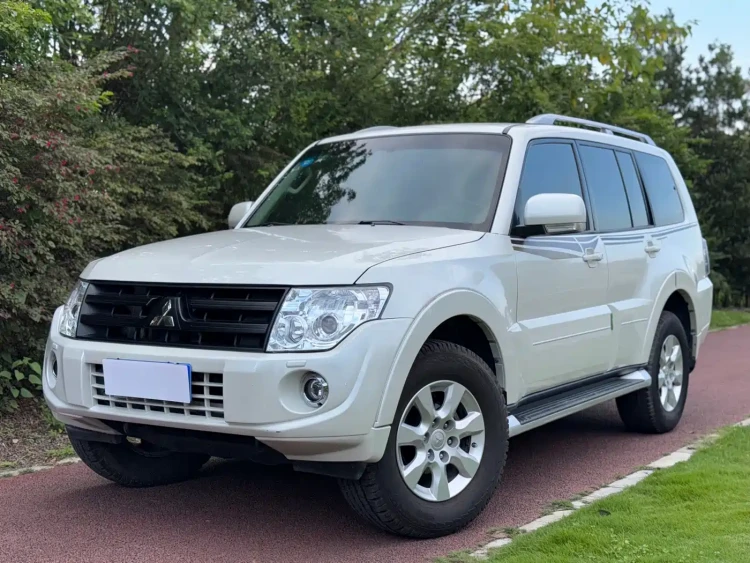 Mitsubishi Pajero (Import) 2014 3.0L Luxury Edition