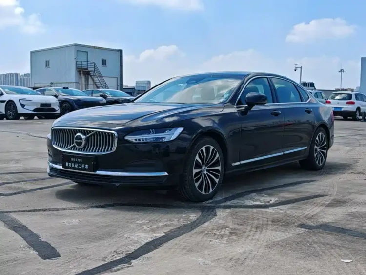 Volvo S90 2024 B5 Momentum Luxury Edition