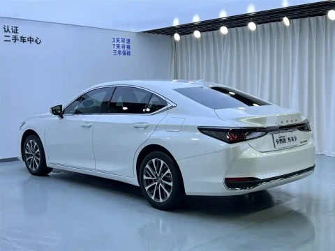 Lexus ES 2025 200 Ultimate Edition
