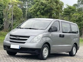 Hyundai H-1 Grand Starex 2011 2.4L Comfort Edition