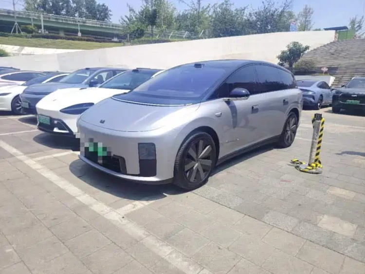 Li Auto Li i8 2025 Standard Edition
