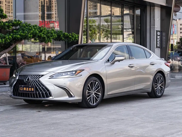 Lexus ES 2022 300h Ultimate Edition
