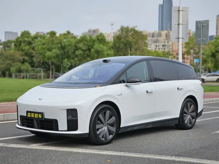 Li Auto Li i8 2025 Standard Edition