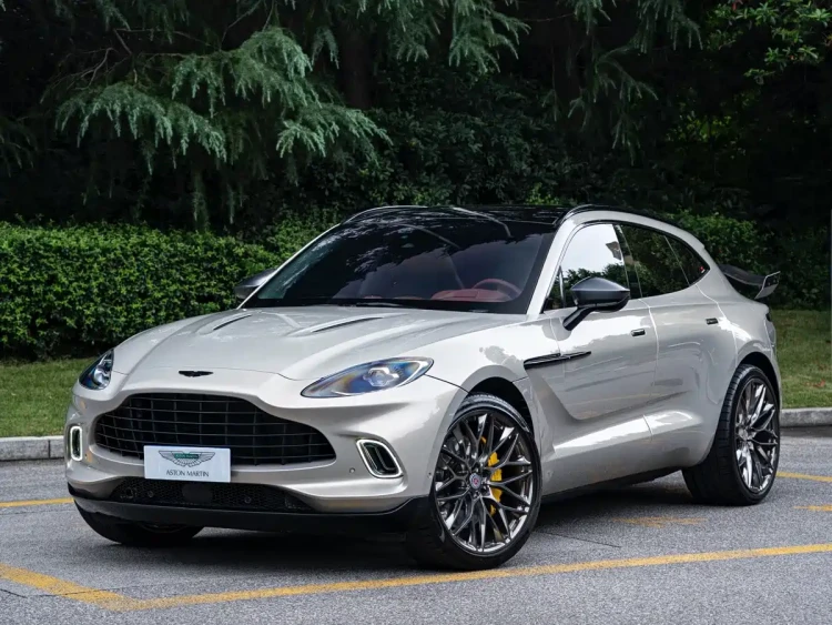 Aston Martin DBX 2022 4.0T V8