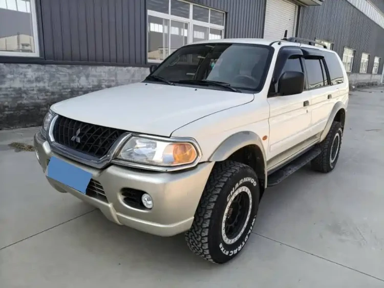 Mitsubishi Pajero Sport 2004 Model 3.0L Manual 4WD GLS