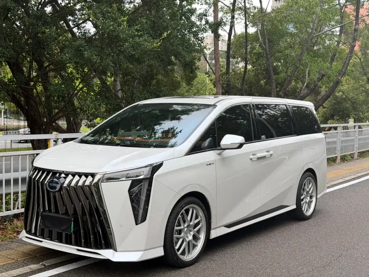 GAC Trumpchi Trumpchi E9 2025 Model E9 Super Fast Charging Champion