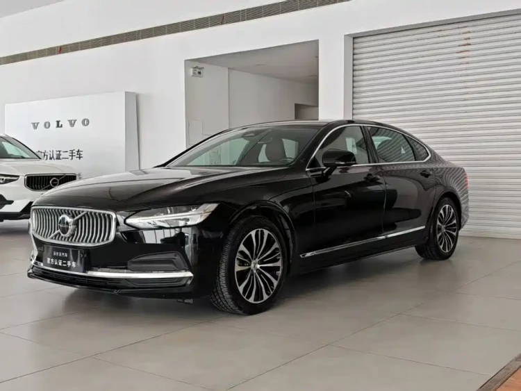 Volvo S90 2024 B5 Momentum Luxury Edition