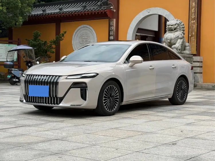 Roewe M7 DMH 2025 Base