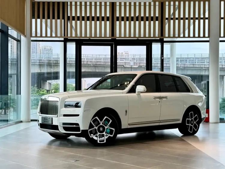 Rolls-Royce Cullinan 2018 4-Seater Version