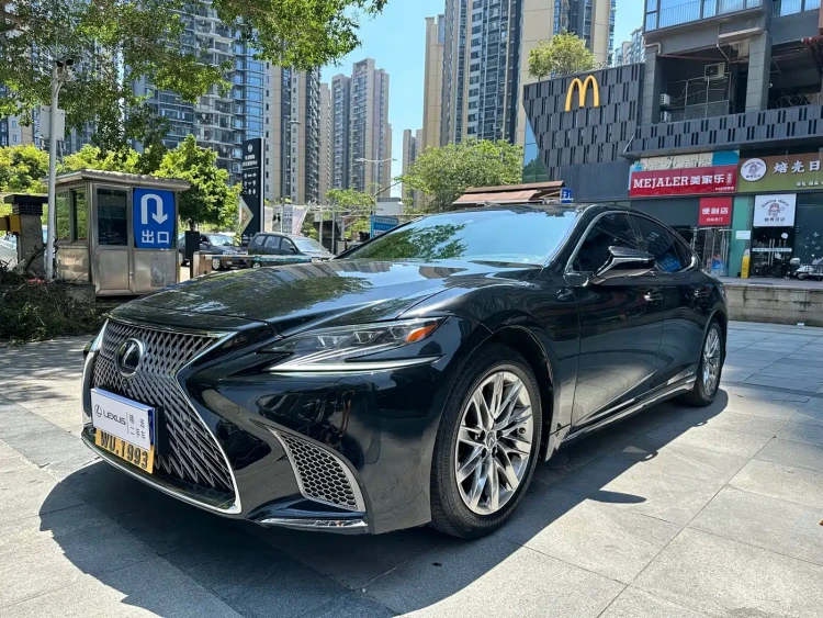 Lexus LS 2018 500h Luxury Edition China V