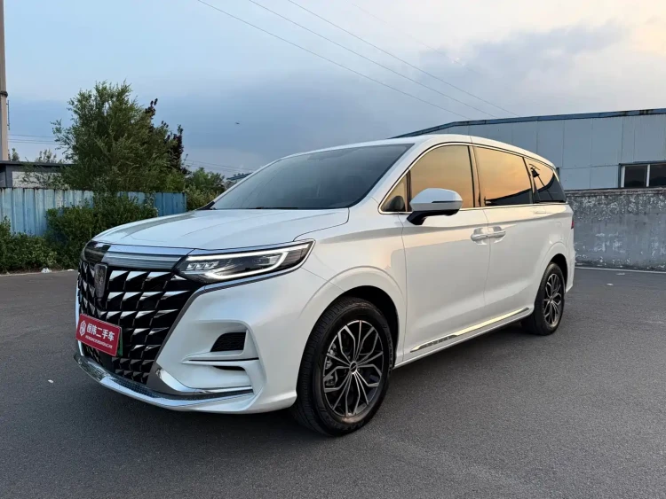 Roewe iMAX8 EV 2025 Model 1.5T DMH Land Premium Edition