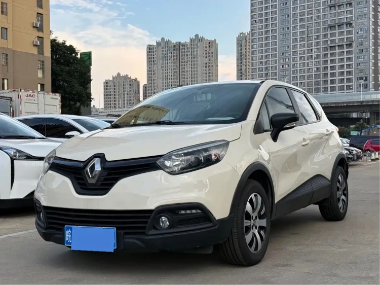 Renault Captur 2015 Model 1.2T Automatic Standard Edition