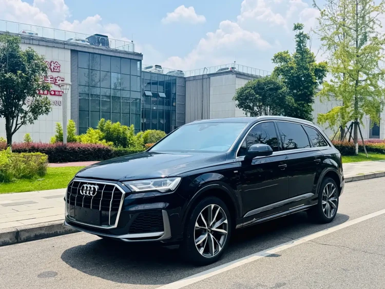 Audi Q7 2023 55 TFSI quattro S line Sport