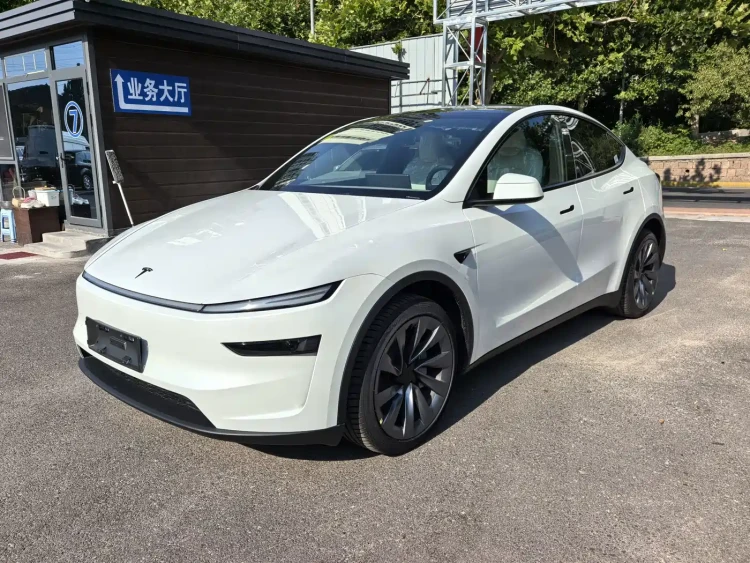 Tesla Model Y 2026 Long Range All-Wheel Drive