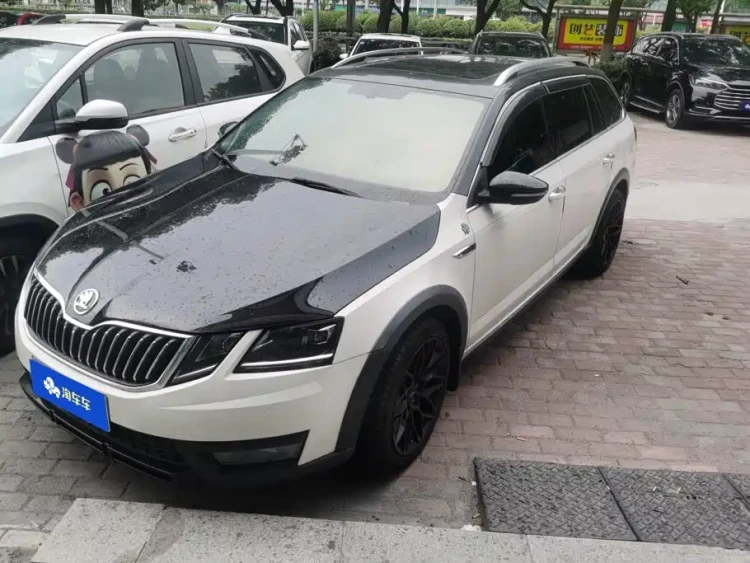 Škoda Octavia 2018 Model Wagon TSI280 DSG Luxury Edition