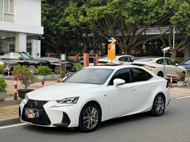 Lexus IS 2017 300 F SPORT