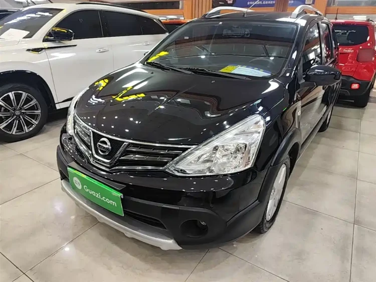 Nissan Livina 2013 Sharp 1.6XL CVT Comfort