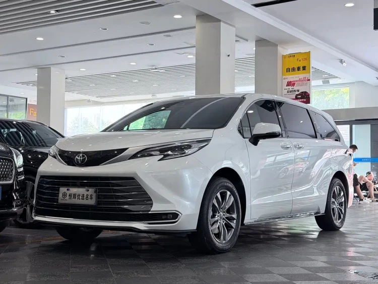 Toyota Sienna 2026 2.5L Hybrid AWD Premium Edition