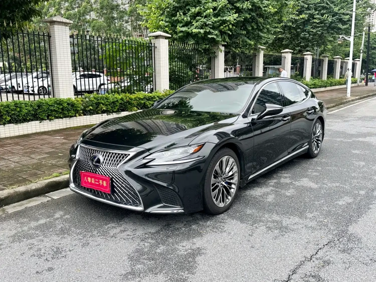 Lexus LS 2018 500h Executive Edition China V