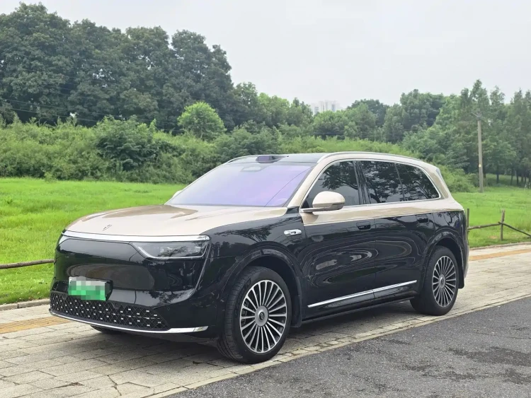 AITO Wenjie AITO M8 2025 Extended Range Ultra 53.4kWh 6-Seater