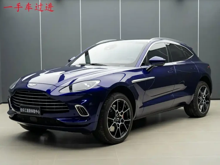 Aston Martin DBX 2023 3.0T STRAIGHT-SIX