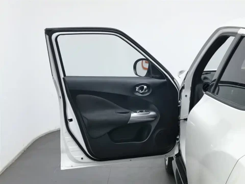 Infiniti ESQ 2014.09 64300 км
