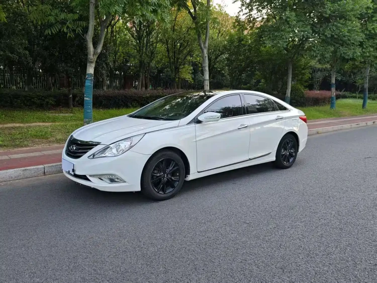 Hyundai Sonata 2014 2.4L Automatic Leading Edition China IV