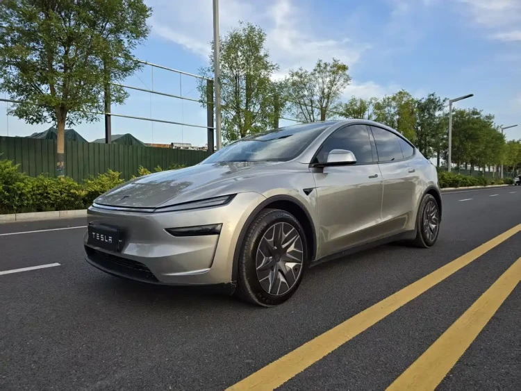 Tesla Model Y L 2025 Facelift Long Range AWD