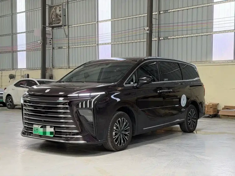 Dongfeng Fengxing Starlight V9 2026 Beyond Joy Series 200km Luxury