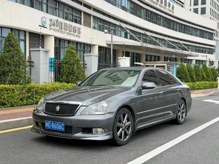 Toyota Crown 2005 Model 3.0L Royal Saloon