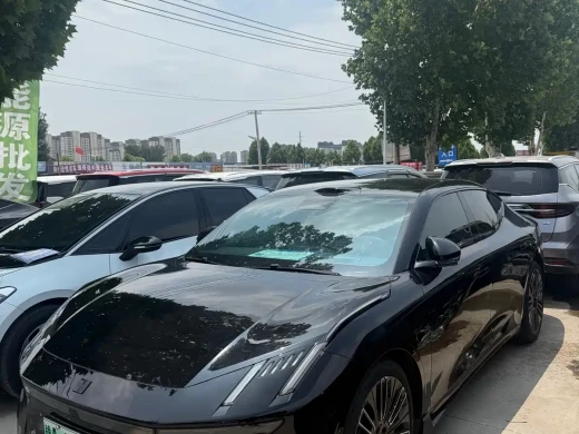 Lynk &amp; Co 10 EM-P 2025 Model 120km Base Version
