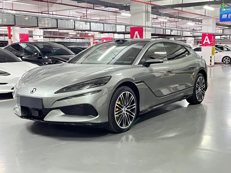 Denza Z9GT 2026 Model Yi San Fang Flash Charge Performance Edition