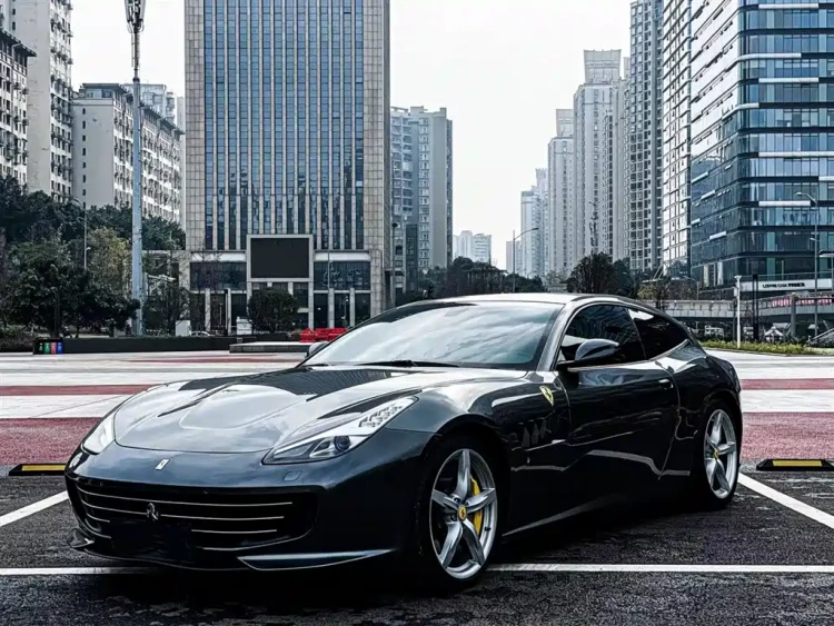 Ferrari GTC4Lusso 2017 3.9T V8