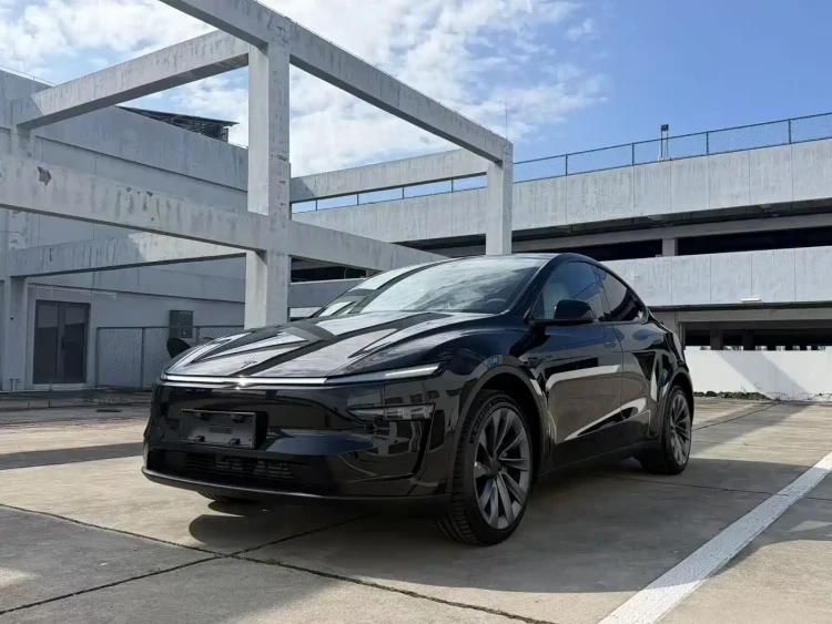 Tesla Model Y 2026 Long Range All-Wheel Drive