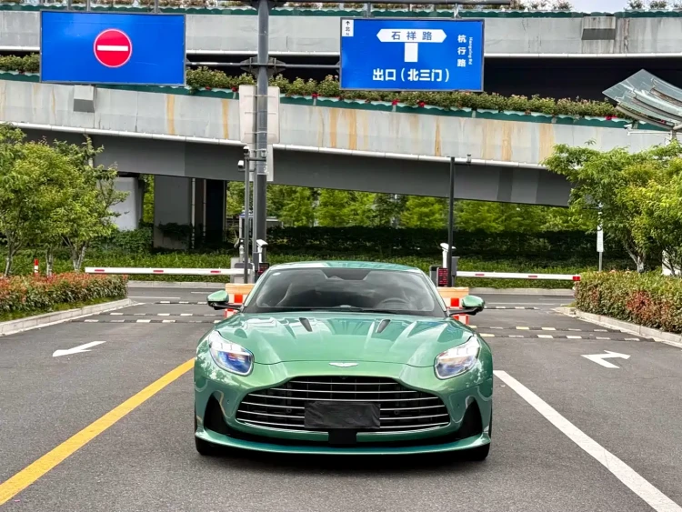 Aston Martin DB12 2023 4.0T V8 Coupe