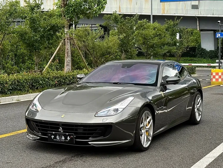 Ferrari GTC4Lusso 2017 3.9T V8