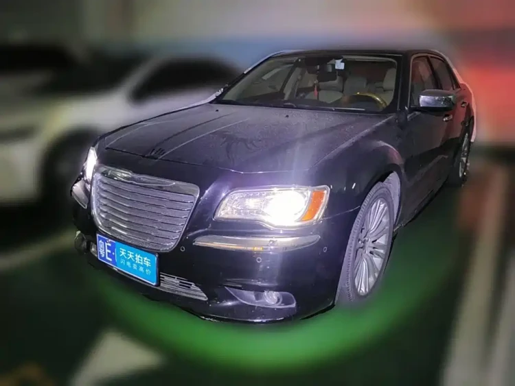 Chrysler 300C (Import) 2013 Model 3.6L Premium Comfort Edition