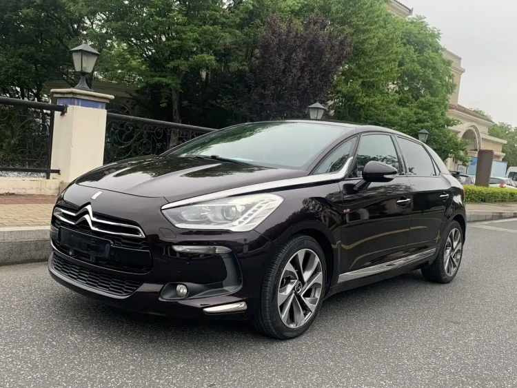 DS 5 2014 1.6T Luxury THP200