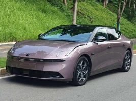 Lynk & Co 10 EM-P 2025 240km Base